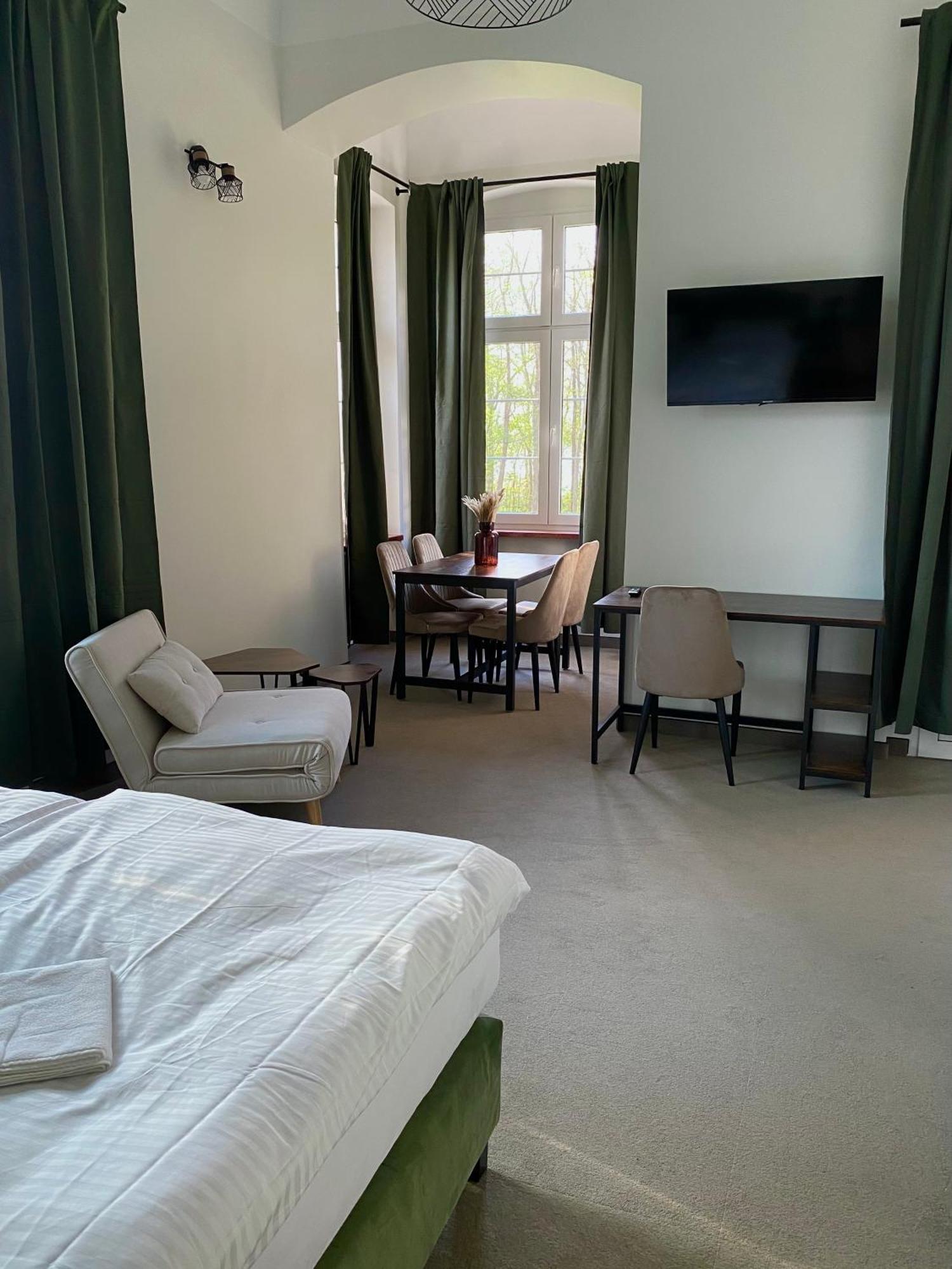 Hotel Zamek Nowecin à Łeba Extérieur photo