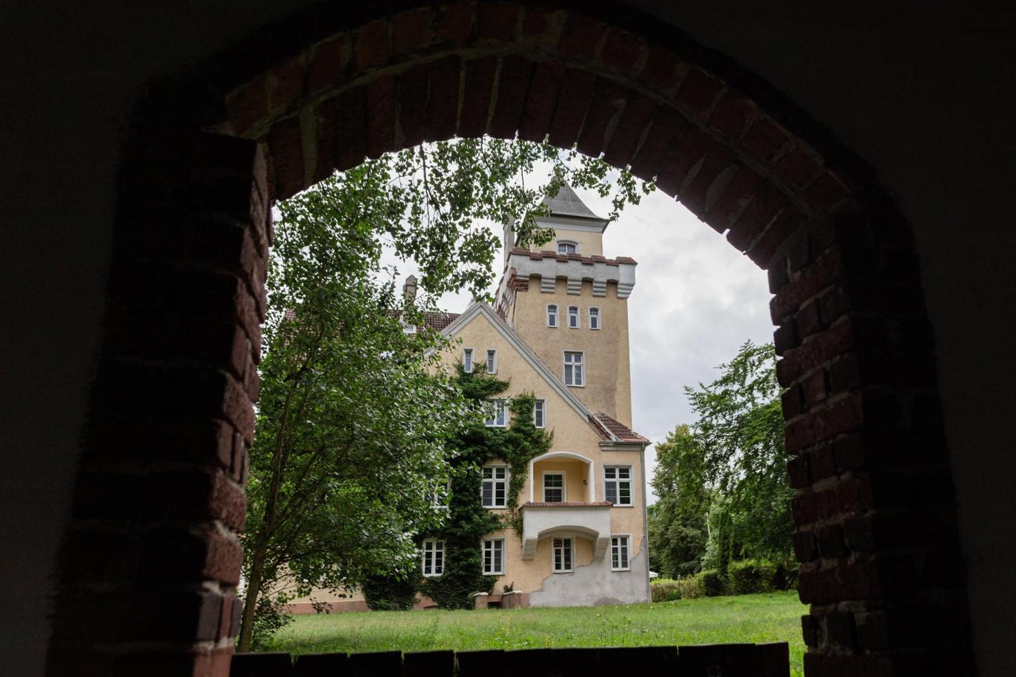 Hotel Zamek Nowecin à Łeba Extérieur photo