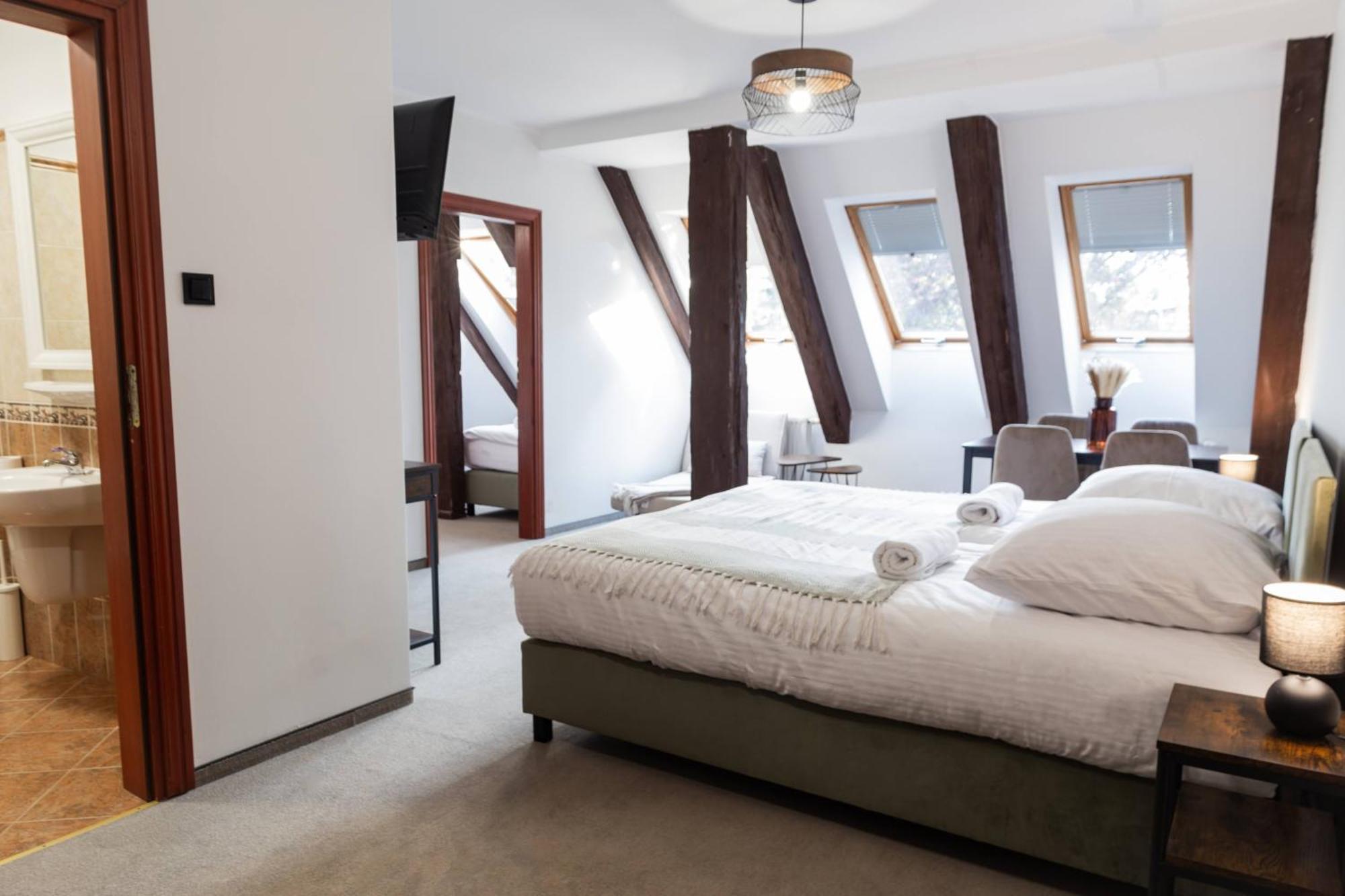Hotel Zamek Nowecin à Łeba Extérieur photo