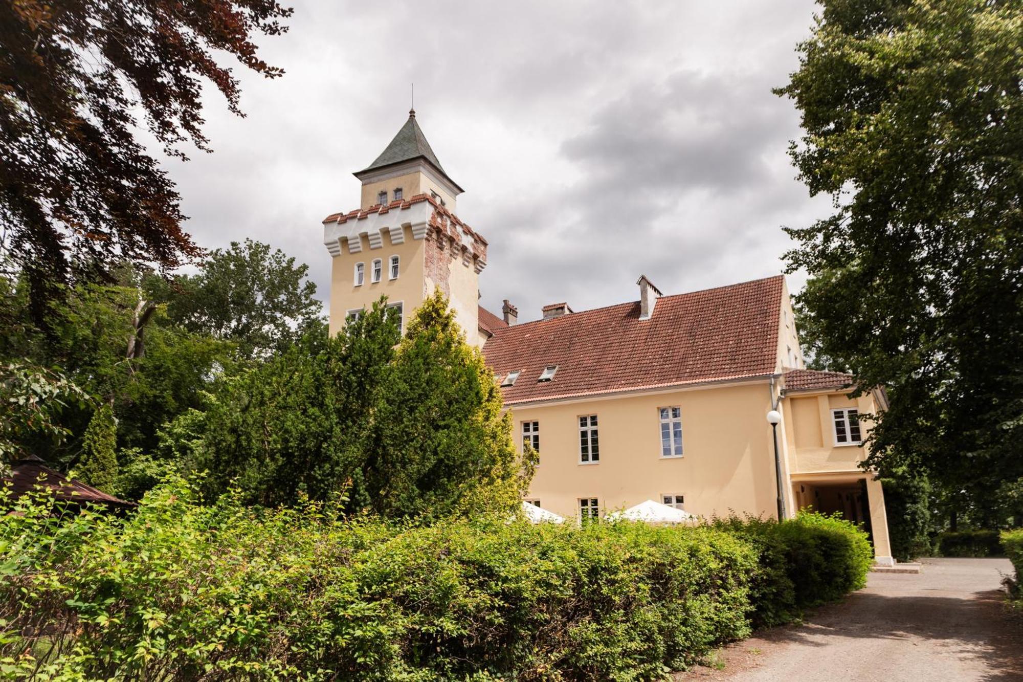 Hotel Zamek Nowecin à Łeba Extérieur photo