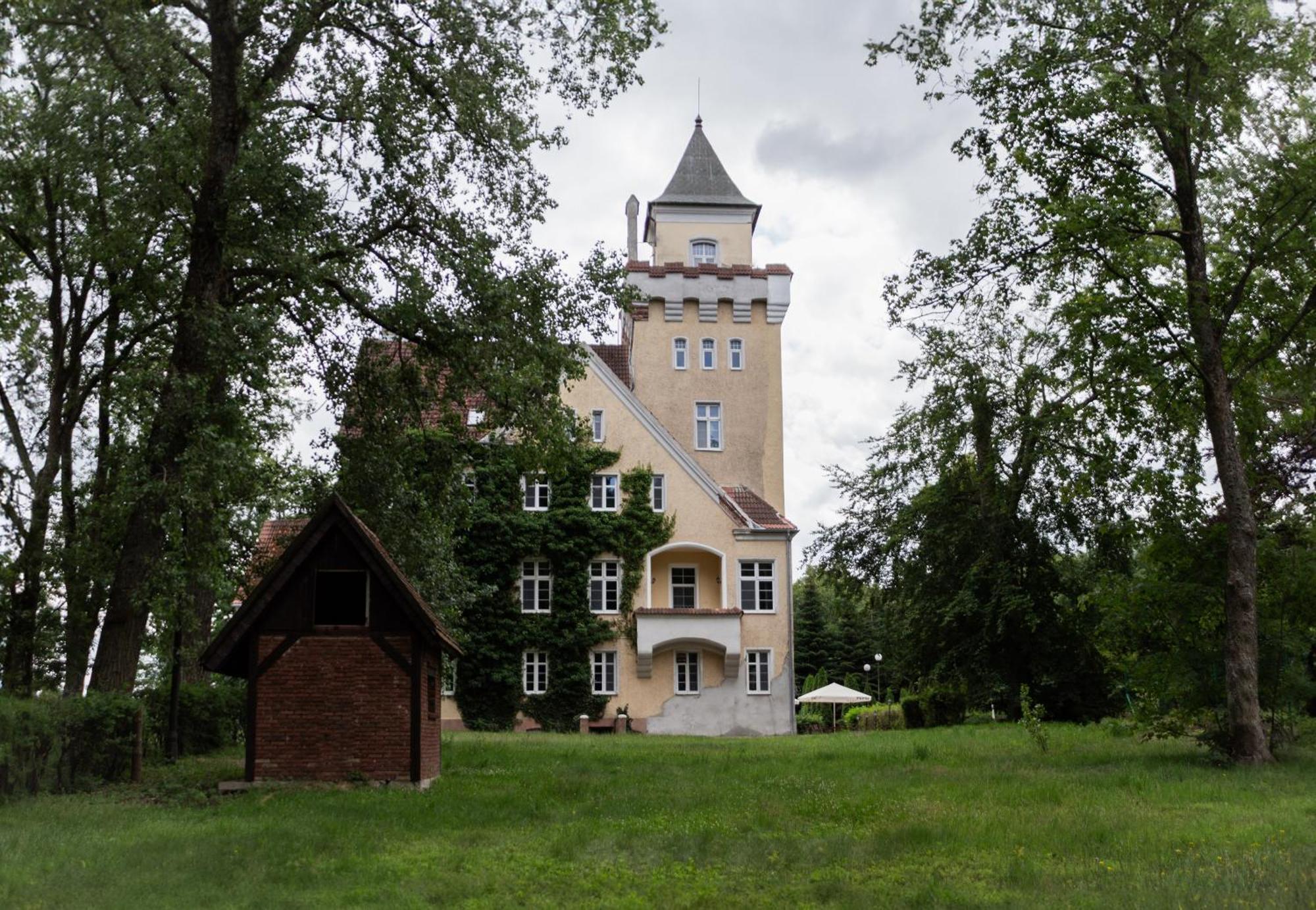 Hotel Zamek Nowecin à Łeba Extérieur photo