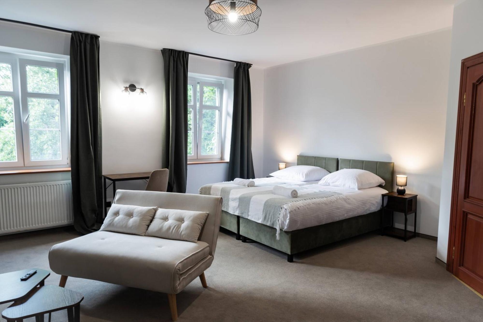 Hotel Zamek Nowecin à Łeba Extérieur photo