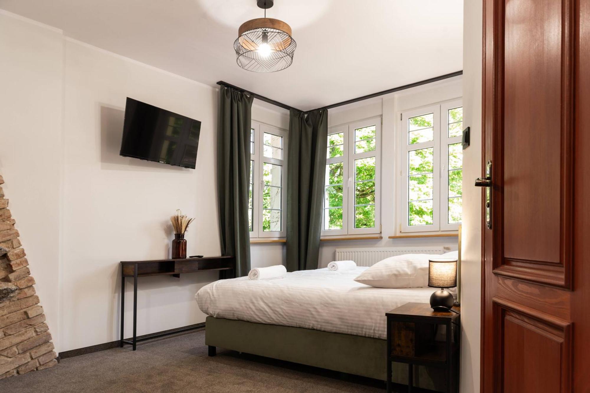 Hotel Zamek Nowecin à Łeba Extérieur photo