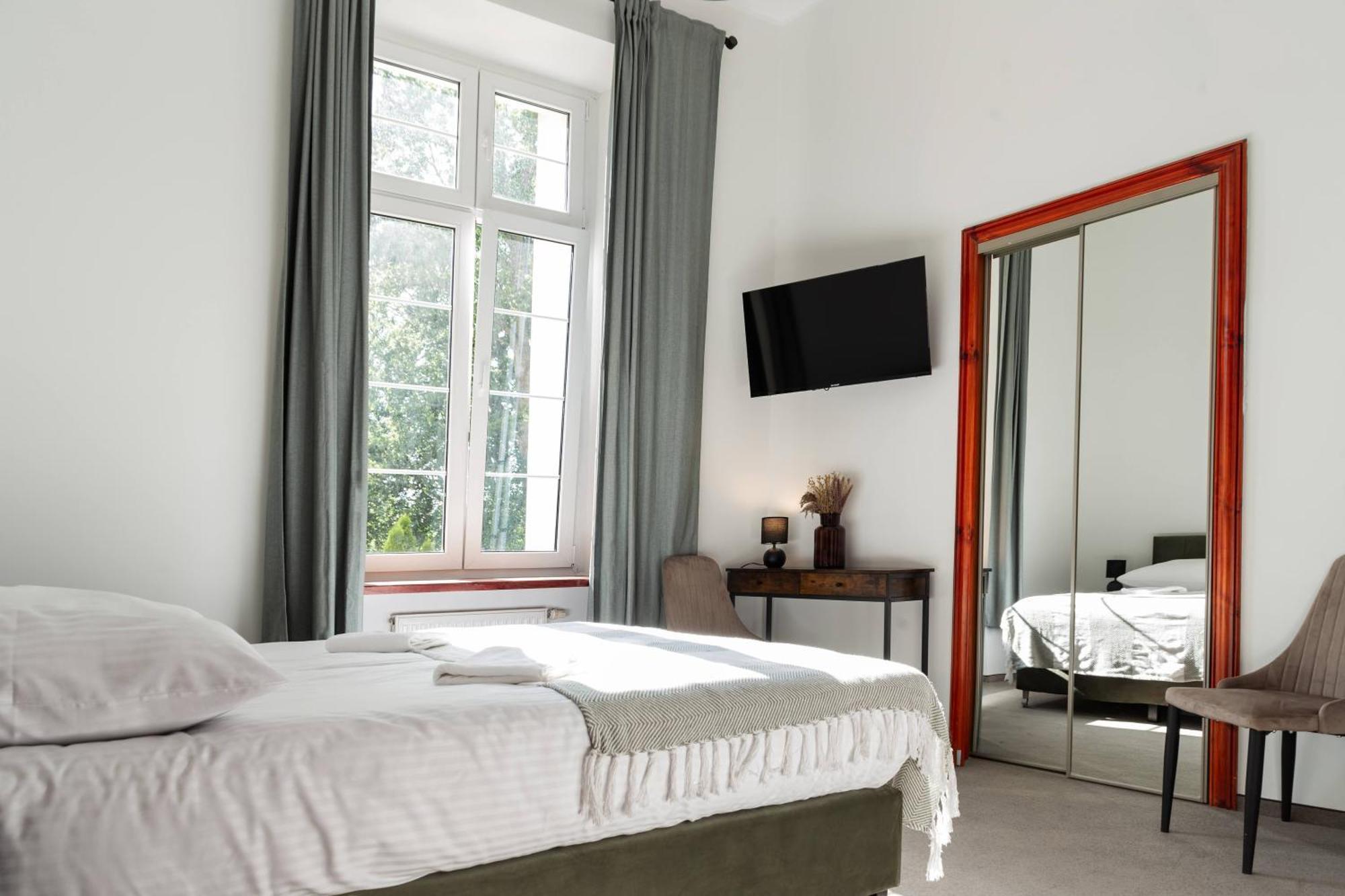 Hotel Zamek Nowecin à Łeba Extérieur photo
