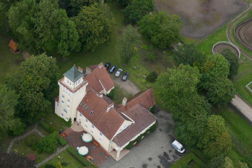 Hotel Zamek Nowecin à Łeba Extérieur photo