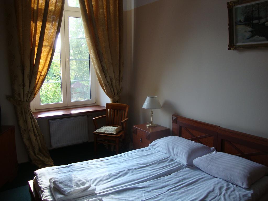 Hotel Zamek Nowecin à Łeba Extérieur photo